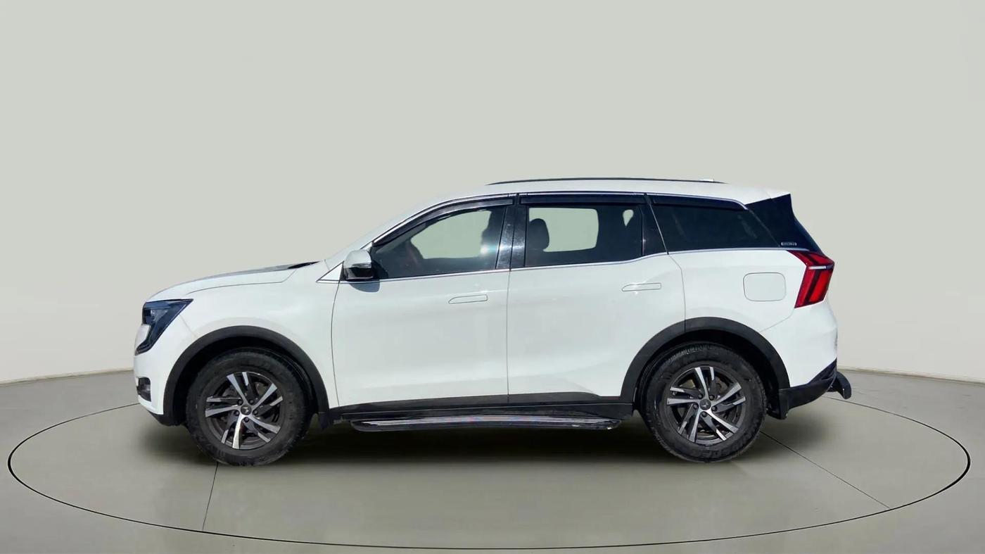 2022 Mahindra XUV700 AX 5 P MT 5 STR, Petrol, Manual, 35,075 km, Left Side