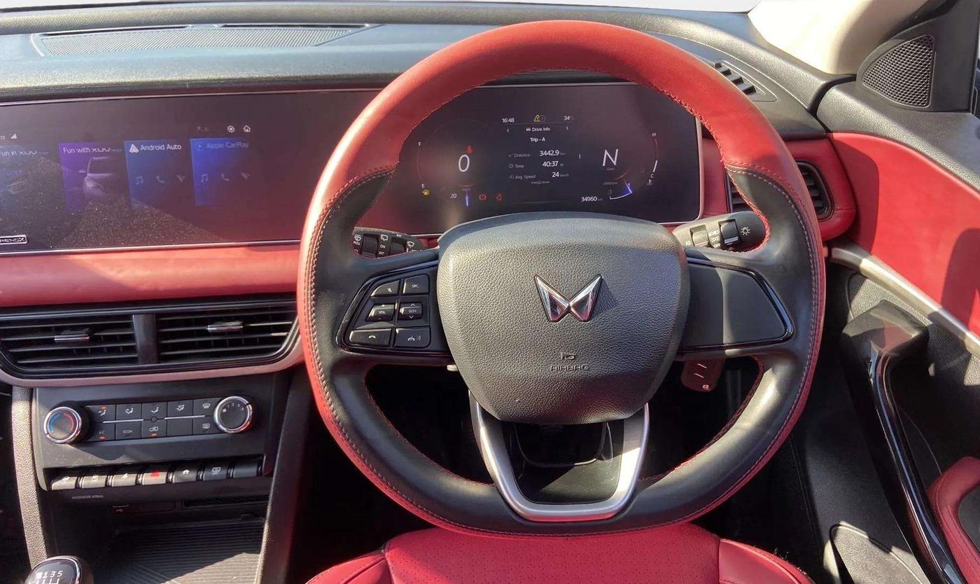 2022 Mahindra XUV700 AX 5 P MT 5 STR, Petrol, Manual, 35,075 km, Steering Wheel Close Up