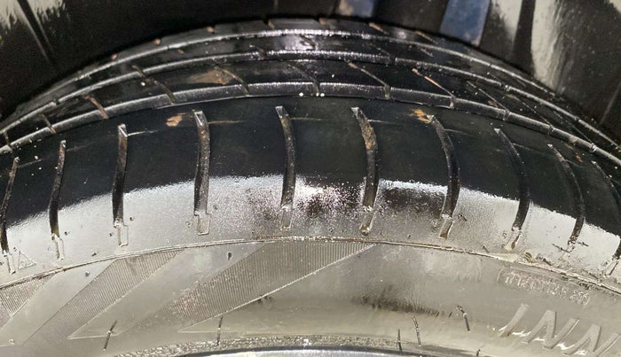 2021 Maruti XL6 ZETA MT, Petrol, Manual, 31,819 km, Left Rear Tyre Tread