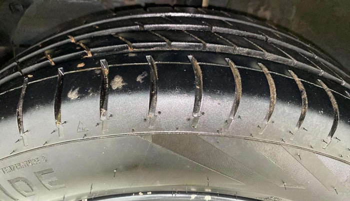 2021 Maruti XL6 ZETA MT, Petrol, Manual, 31,819 km, Left Front Tyre Tread
