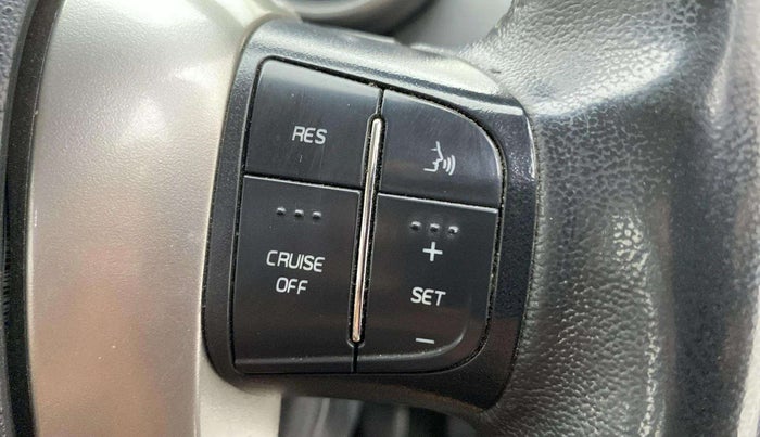 2018 Mahindra XUV500 W9, Diesel, Manual, 77,569 km, Adaptive Cruise Control