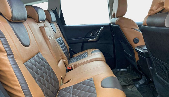 2018 Mahindra XUV500 W9, Diesel, Manual, 77,569 km, Right Side Rear Door Cabin