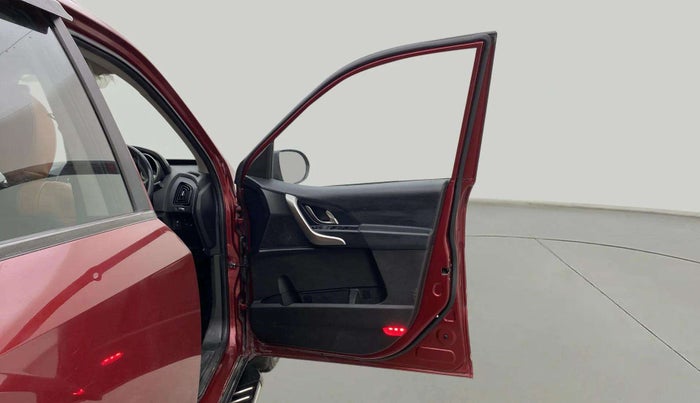 2018 Mahindra XUV500 W9, Diesel, Manual, 77,569 km, RHS Front Door