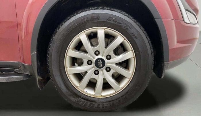 2018 Mahindra XUV500 W9, Diesel, Manual, 77,569 km, Right Front Wheel