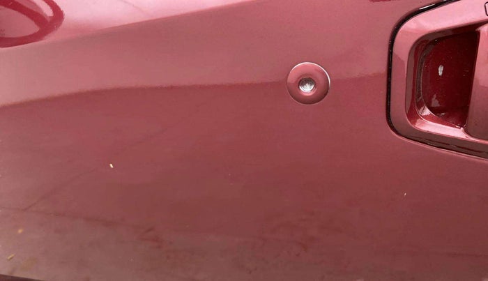 2018 Mahindra XUV500 W9, Diesel, Manual, 77,569 km, Front passenger door - Minor scratches