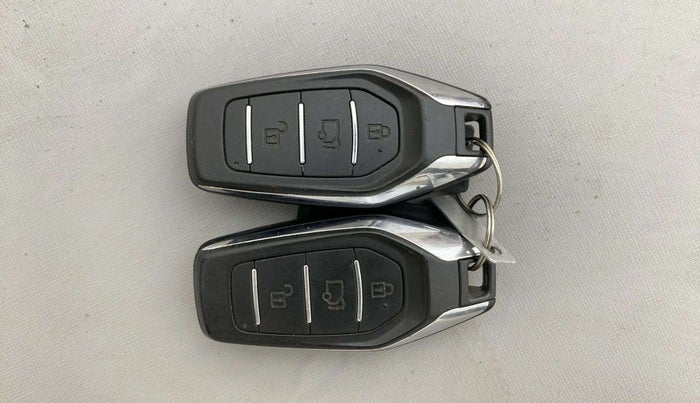 2018 Mahindra XUV500 W9, Diesel, Manual, 77,569 km, Key Close Up