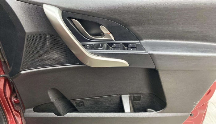 2018 Mahindra XUV500 W9, Diesel, Manual, 77,569 km, Driver Side Door Panels Control