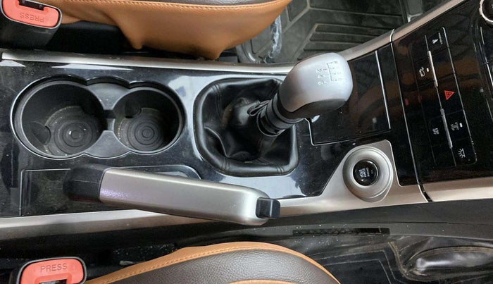 2018 Mahindra XUV500 W9, Diesel, Manual, 77,569 km, Gear Lever
