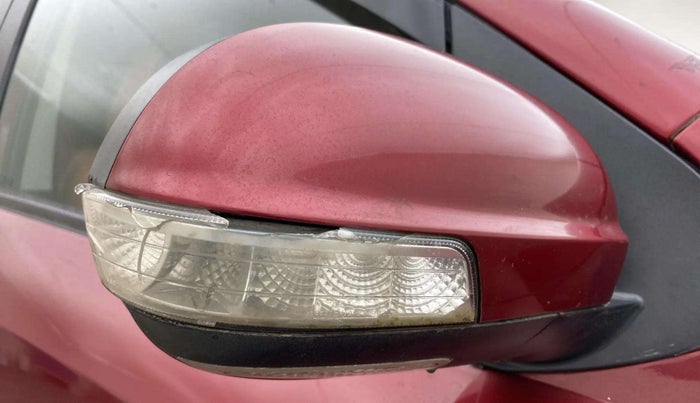 2018 Mahindra XUV500 W9, Diesel, Manual, 77,569 km, Right rear-view mirror - Indicator light has minor damage