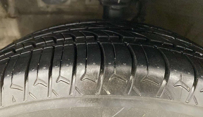 2014 Hyundai Xcent S (O) 1.2, Petrol, Manual, 74,581 km, Left Front Tyre Tread