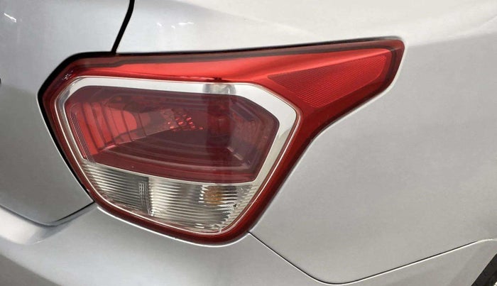 2014 Hyundai Xcent S (O) 1.2, Petrol, Manual, 74,581 km, Left tail light - Minor damage