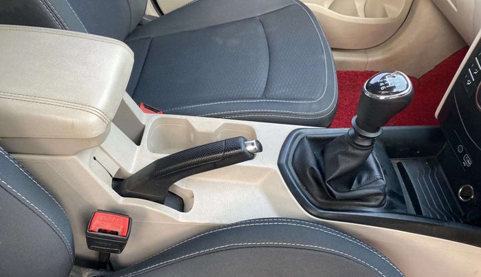 2021 Mahindra XUV300 W6 1.5 Diesel, Diesel, Manual, 76,670 km, Gear Lever