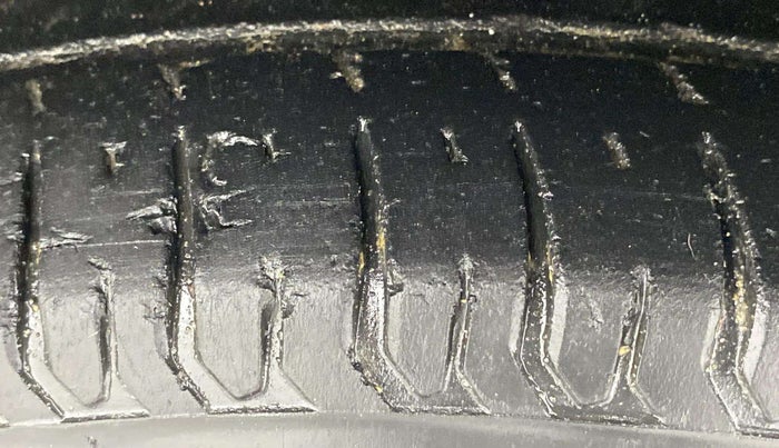 2019 Maruti Swift VXI, Petrol, Manual, 49,643 km, Left Front Tyre Tread