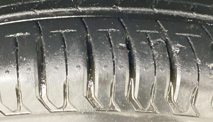 2019 Maruti Swift VXI, Petrol, Manual, 49,643 km, Right Front Tyre Tread
