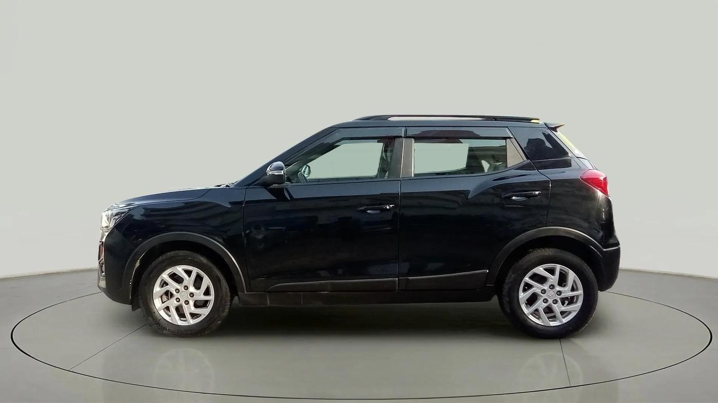 2023 Mahindra XUV300 W8 1.5 DIESEL, Diesel, Manual, 57,671 km, Left Side