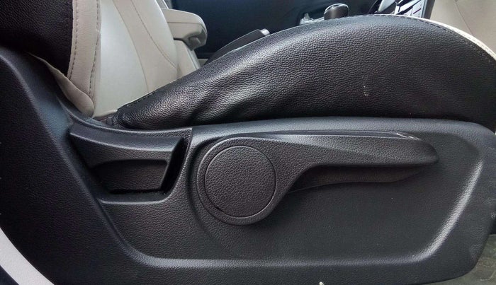 2023 Mahindra XUV300 W8 1.5 DIESEL, Diesel, Manual, 57,671 km, Driver Side Adjustment Panel