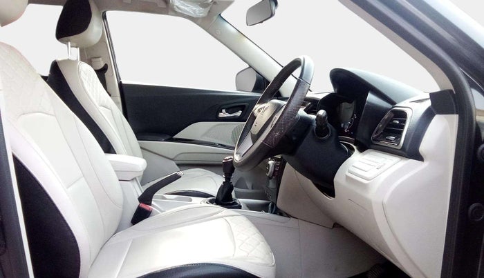 2023 Mahindra XUV300 W8 1.5 DIESEL, Diesel, Manual, 57,671 km, Right Side Front Door Cabin