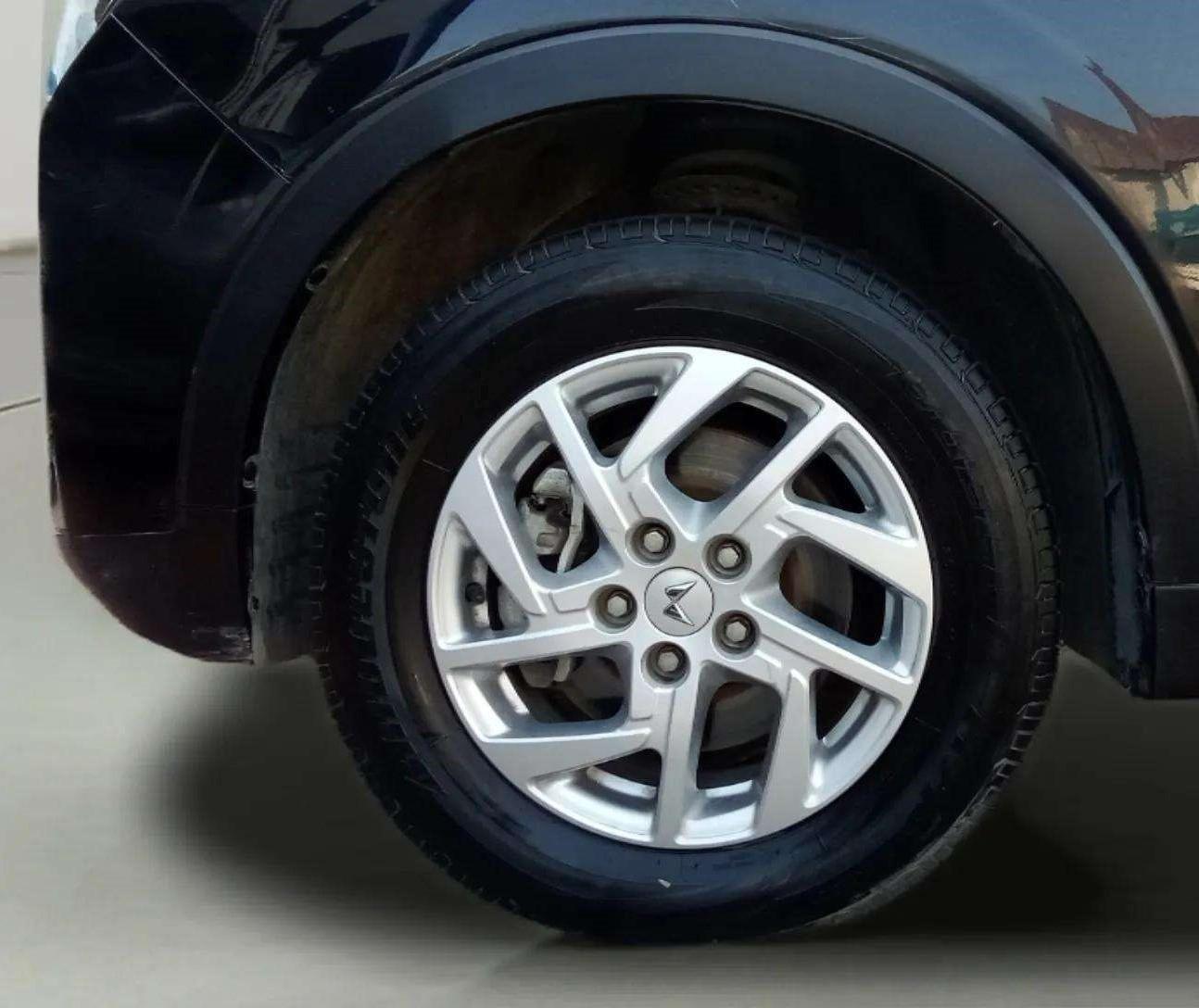 2023 Mahindra XUV300 W8 1.5 DIESEL, Diesel, Manual, 57,671 km, Left Front Wheel