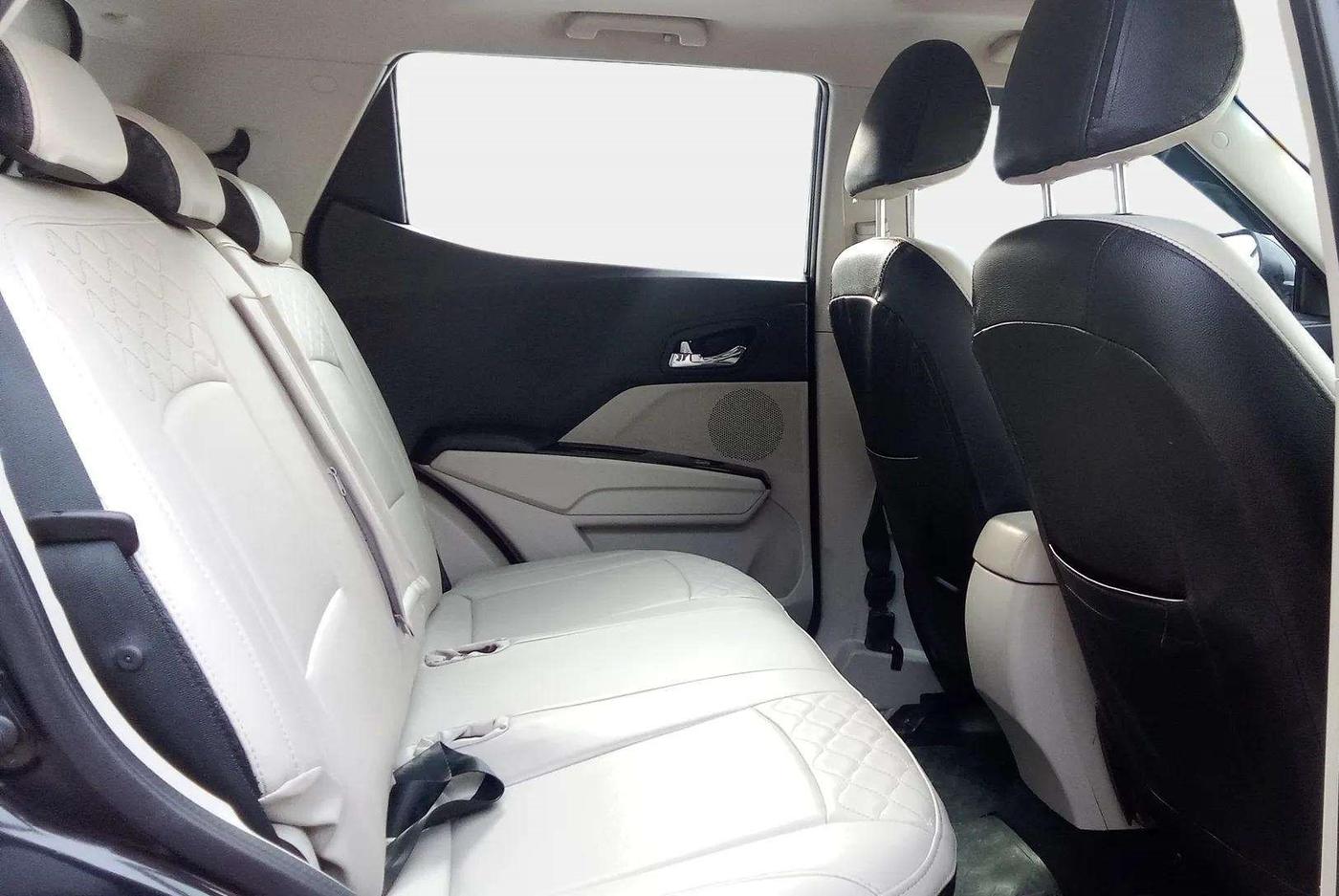 2023 Mahindra XUV300 W8 1.5 DIESEL, Diesel, Manual, 57,671 km, Right Side Rear Door Cabin