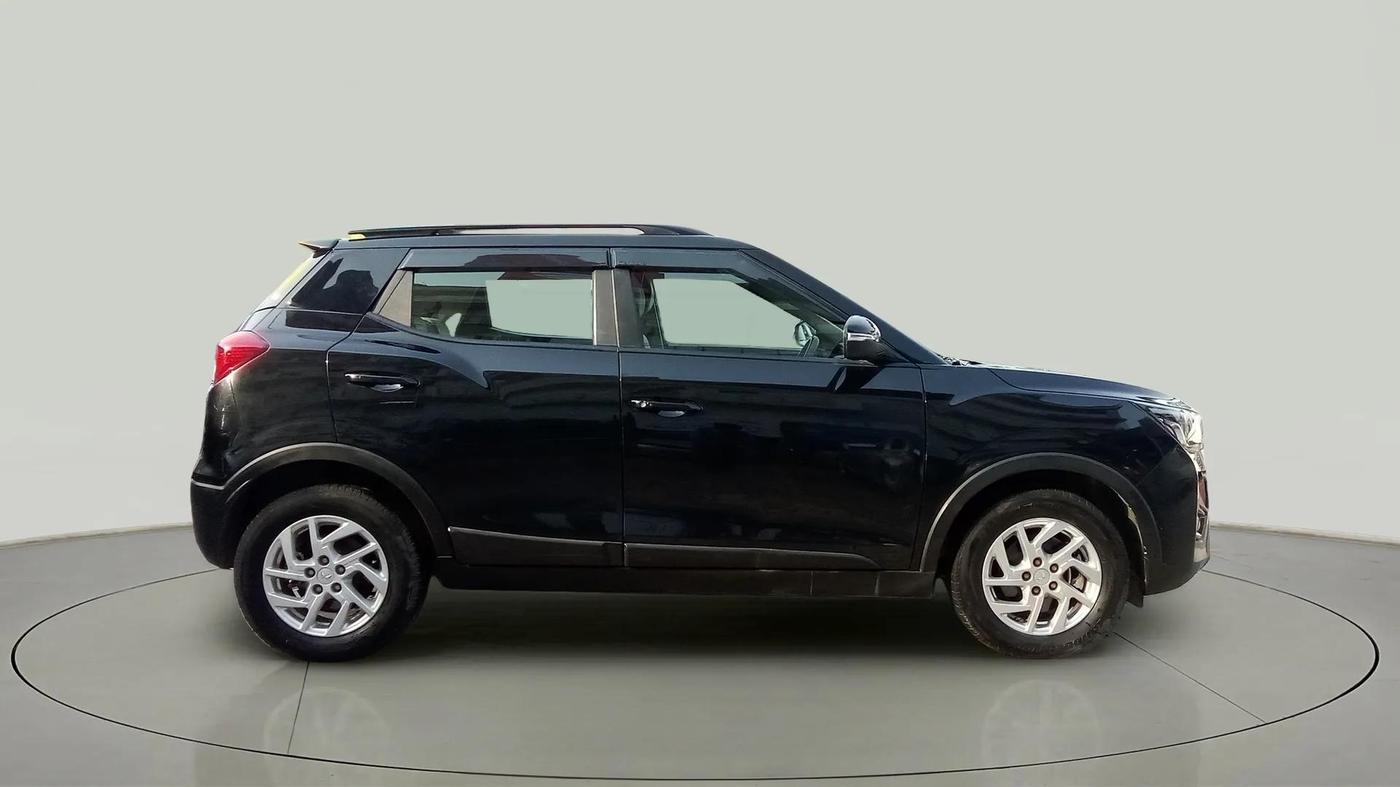 2023 Mahindra XUV300 W8 1.5 DIESEL, Diesel, Manual, 57,671 km, Right Side View