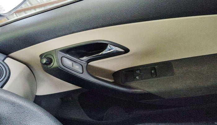 2020 Skoda Rapid ACTIVE 1.0 TSI, Petrol, Manual, 50,197 km, Right front window switch / handle - Power window makes minor noise