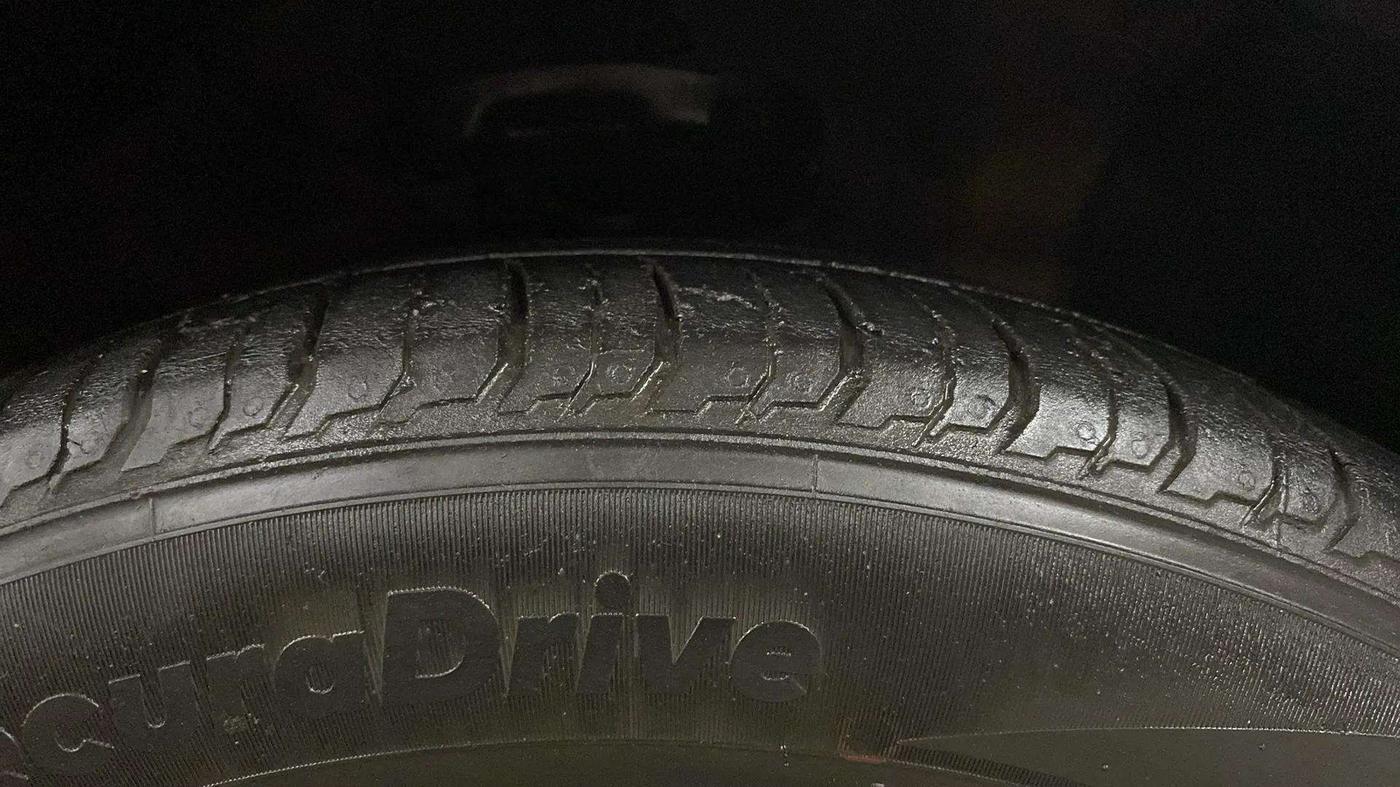 2020 Hyundai Verna SX (O) 1.5 CRDI AT, Diesel, Automatic, 53,003 km, Right Front Tyre Tread