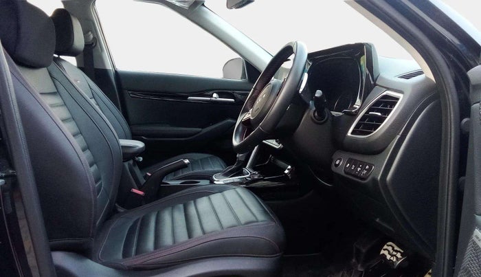 2023 KIA SELTOS GTX PLUS DCT 1.4 PETROL, Petrol, Automatic, 10,931 km, Right Side Front Door Cabin