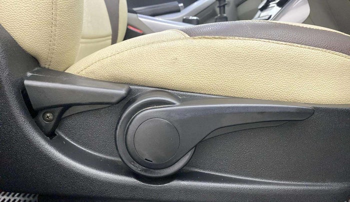 2018 Tata NEXON XZ PLUS PETROL, Petrol, Manual, 25,694 km, Driver Side Adjustment Panel
