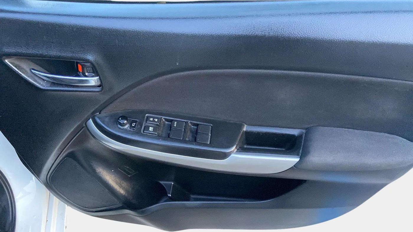 2017 Maruti Baleno DELTA DIESEL 1.3, Diesel, Manual, 77,080 km, Driver Side Door Panels Control