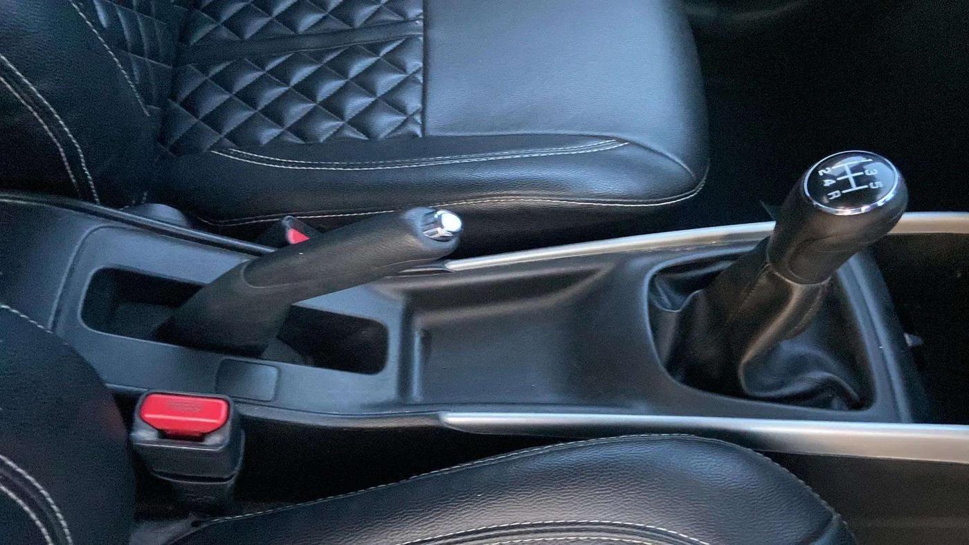 2017 Maruti Baleno DELTA DIESEL 1.3, Diesel, Manual, 77,080 km, Gear Lever