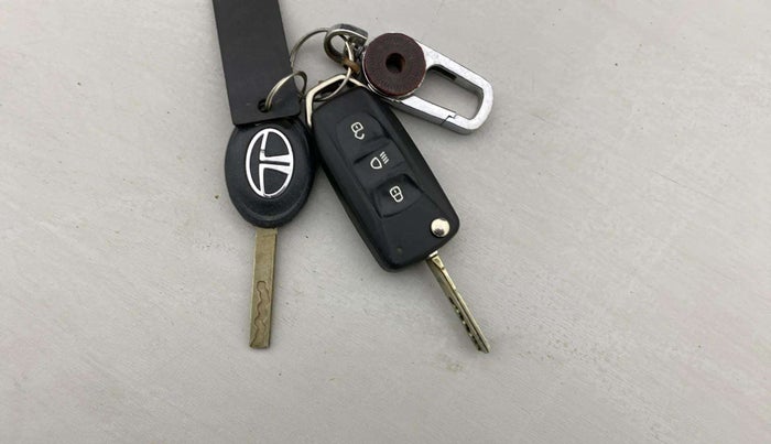 2022 Tata Tiago XZ PLUS CNG, CNG, Manual, 54,091 km, Key Close Up