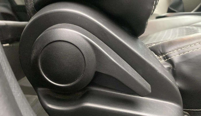 2023 Tata ALTROZ XM PLUS CNG, CNG, Manual, 31,119 km, Driver Side Adjustment Panel