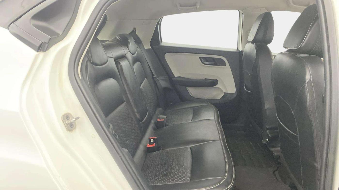 2023 Tata ALTROZ XM PLUS CNG, CNG, Manual, 31,277 km, Right Side Rear Door Cabin