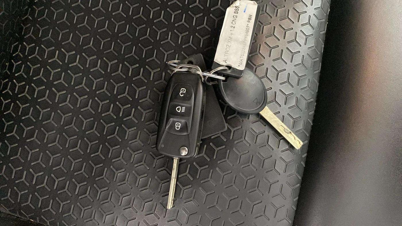 2023 Tata ALTROZ XM PLUS CNG, CNG, Manual, 31,277 km, Key Close Up