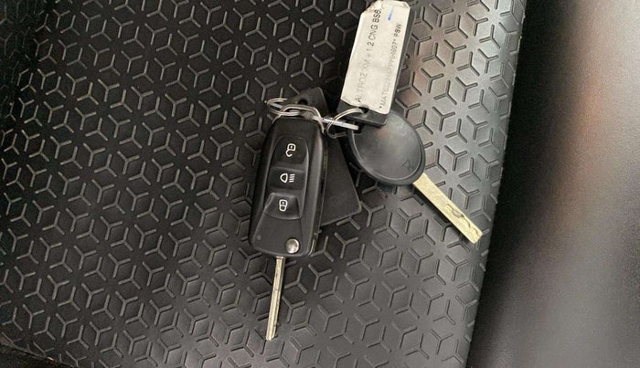 2023 Tata ALTROZ XM PLUS CNG, CNG, Manual, 31,119 km, Key Close Up