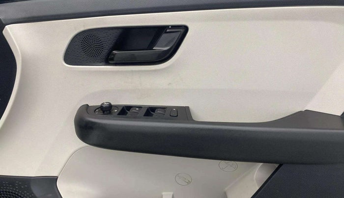 2023 Tata ALTROZ XM PLUS CNG, CNG, Manual, 31,119 km, Driver Side Door Panels Control