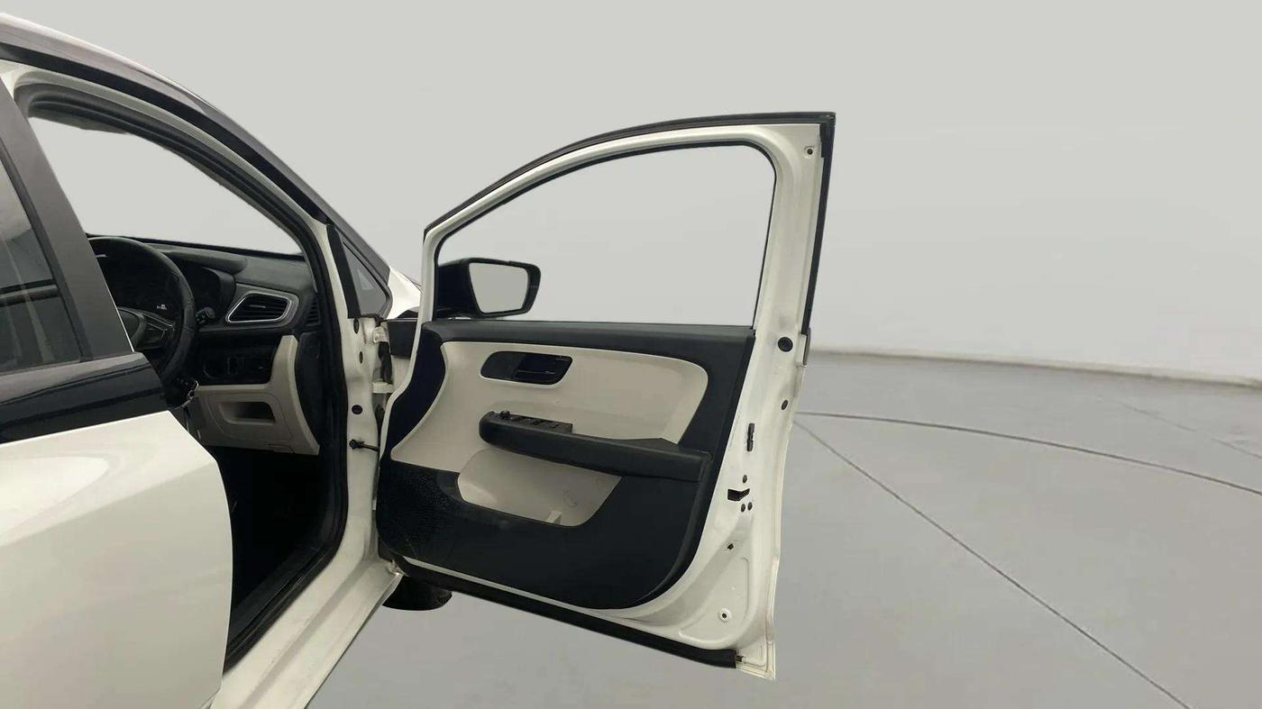 2023 Tata ALTROZ XM PLUS CNG, CNG, Manual, 31,277 km, RHS Front Door