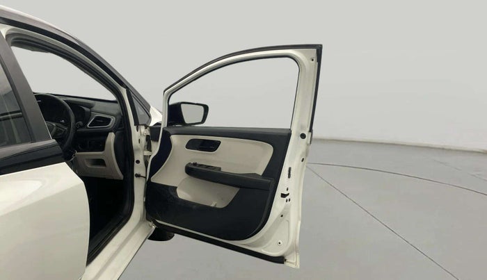 2023 Tata ALTROZ XM PLUS CNG, CNG, Manual, 31,119 km, RHS Front Door
