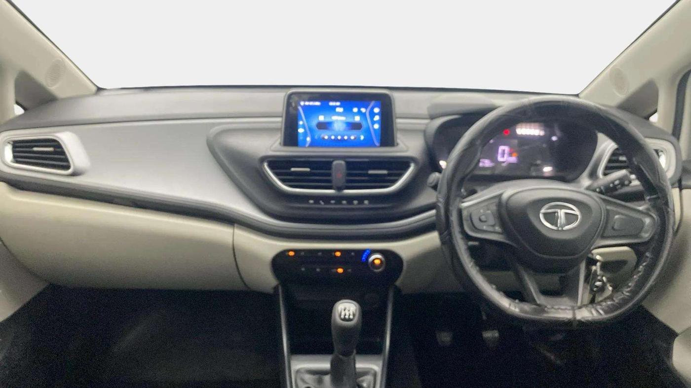 2023 Tata ALTROZ XM PLUS CNG, CNG, Manual, 31,277 km, Dashboard