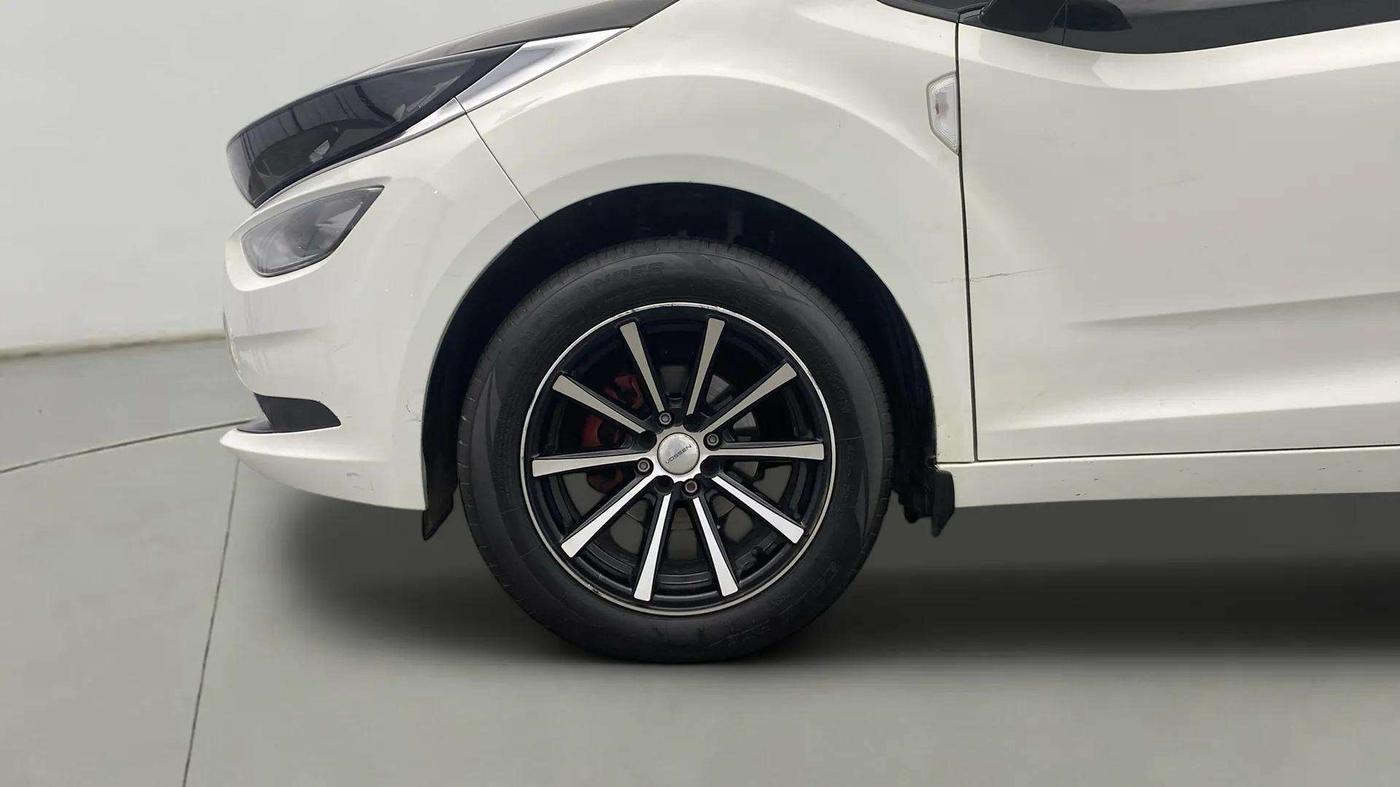 2023 Tata ALTROZ XM PLUS CNG, CNG, Manual, 31,277 km, Left Front Wheel