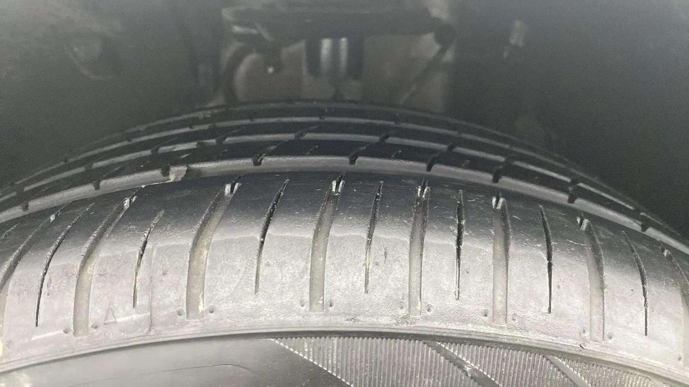 2023 Tata ALTROZ XM PLUS CNG, CNG, Manual, 31,277 km, Left Front Tyre Tread