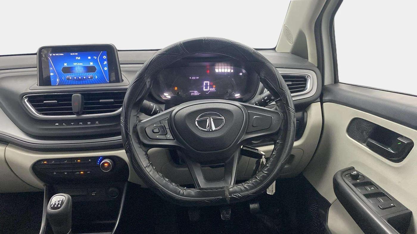 2023 Tata ALTROZ XM PLUS CNG, CNG, Manual, 31,277 km, Steering Wheel Close Up
