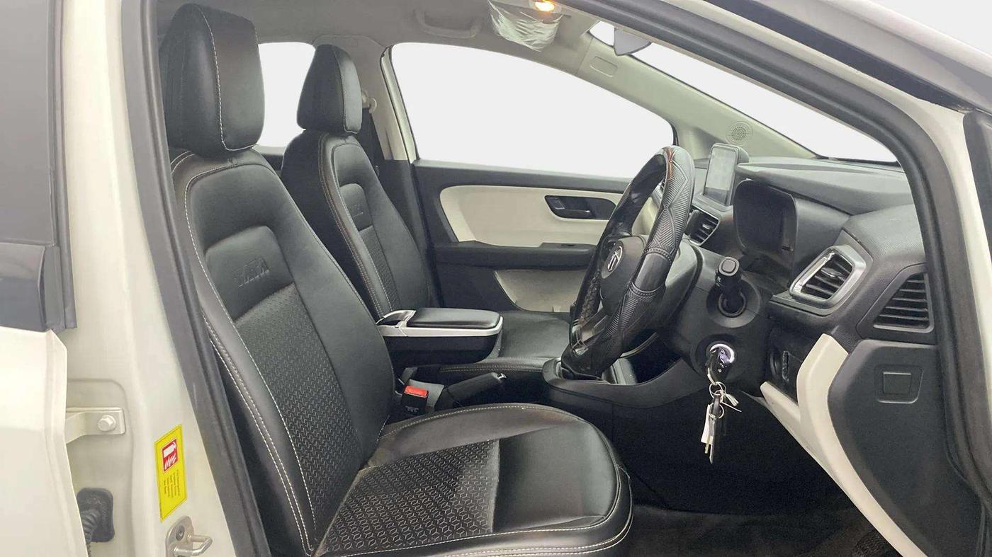 2023 Tata ALTROZ XM PLUS CNG, CNG, Manual, 31,277 km, Right Side Front Door Cabin