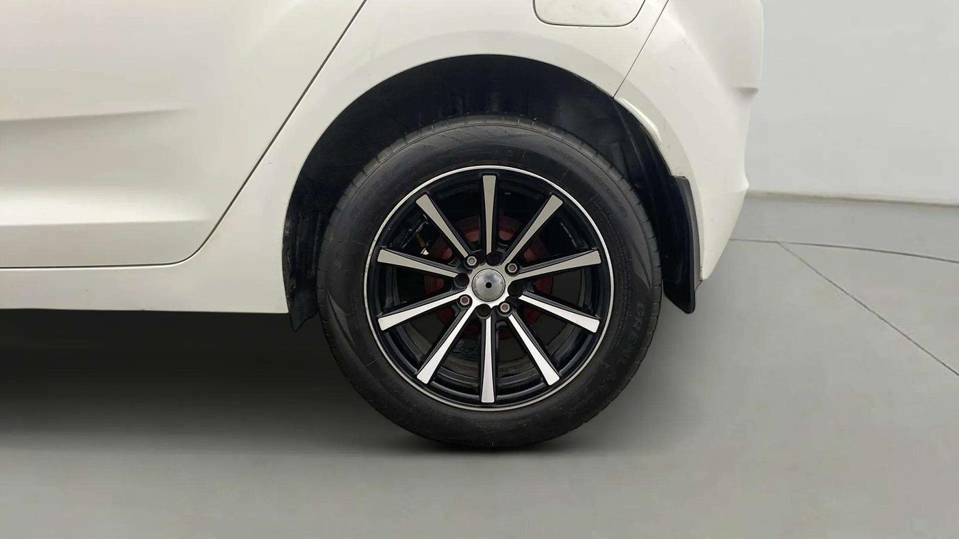 2023 Tata ALTROZ XM PLUS CNG, CNG, Manual, 31,277 km, Left Rear Wheel