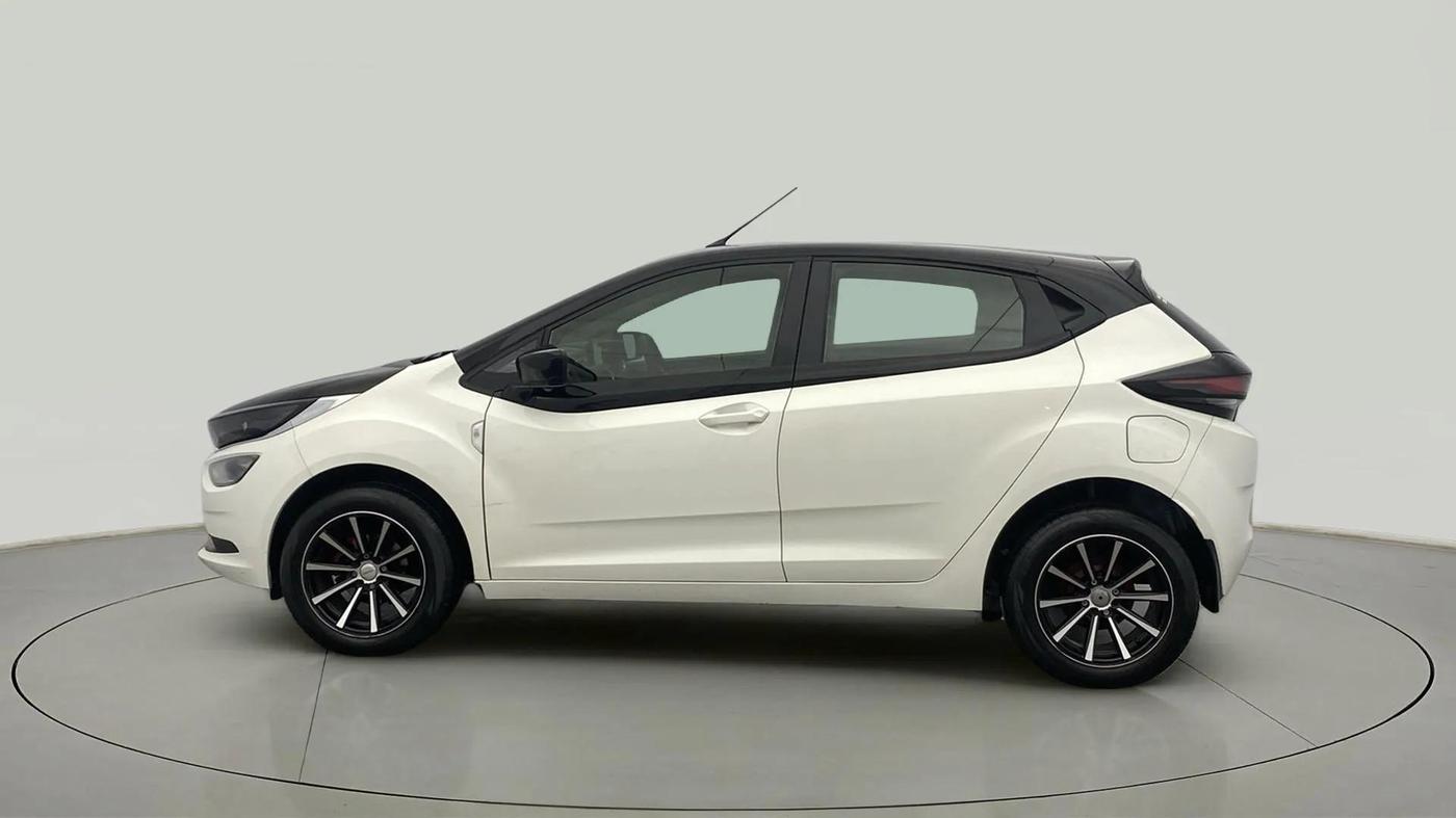 2023 Tata ALTROZ XM PLUS CNG, CNG, Manual, 31,277 km, Left Side