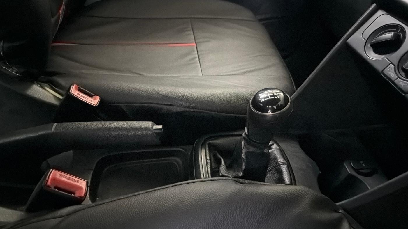 2018 Volkswagen Ameo TRENDLINE 1.0L, CNG, Manual, 1,16,838 km, Gear Lever
