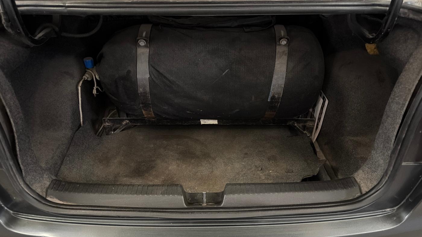 2018 Volkswagen Ameo TRENDLINE 1.0L, CNG, Manual, 1,16,838 km, Boot Inside