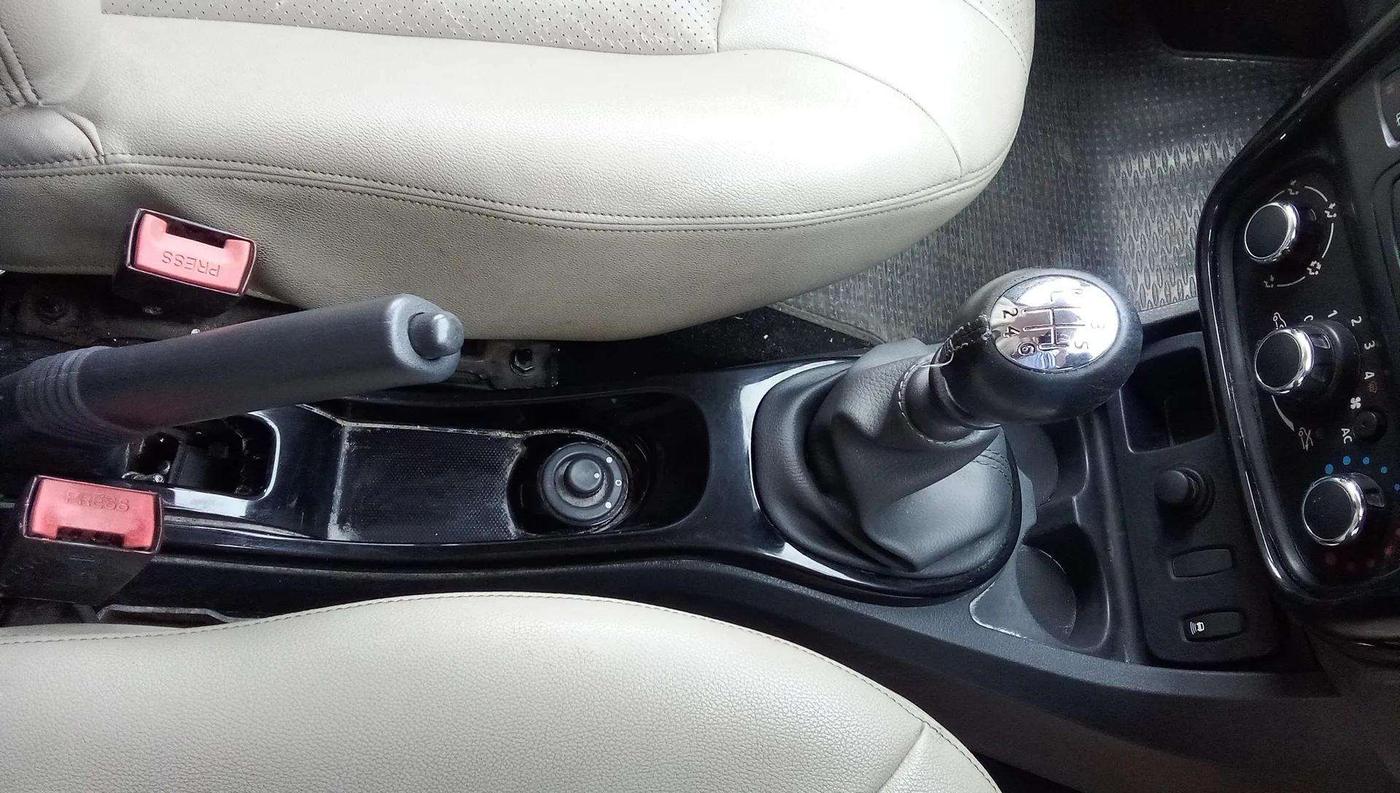 2013 Renault Duster 110 PS RXZ DIESEL, Diesel, Manual, 82,903 km, Gear Lever