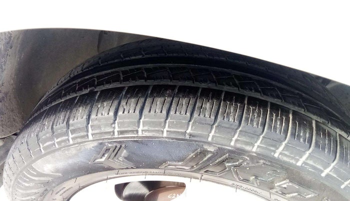 2013 Renault Duster 110 PS RXZ DIESEL, Diesel, Manual, 82,903 km, Right Front Tyre Tread