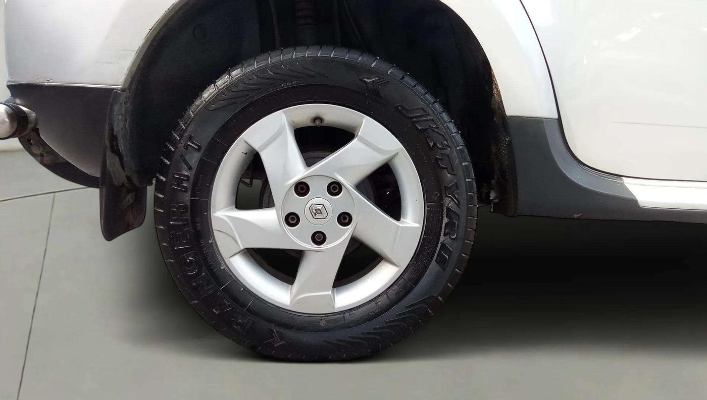 2013 Renault Duster 110 PS RXZ DIESEL, Diesel, Manual, 82,903 km, Right Rear Wheel